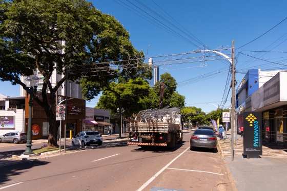 Aciu inicia instalação dos Portais de Luz no centro de Umuarama