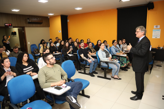 Braz Vendramini compartilha conhecimento em mais um curso na Aciu