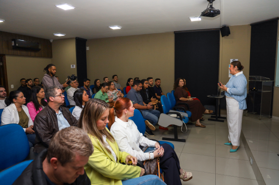 Empresária Ligia Blanco fala sobre comércio exterior em evento na Aciu
