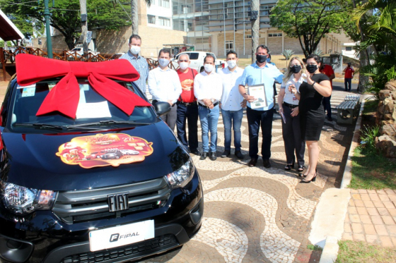 Entrega de veículos encerra oficialmente campanha Natal de Esperança
