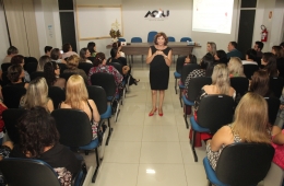 Mulheres empresárias comemoram seu dia com palestra e jantar