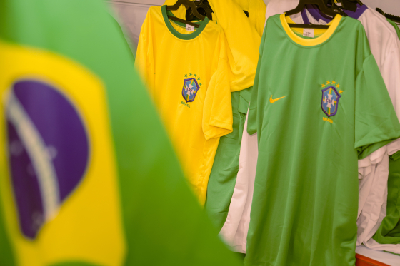 Vendas de acessórios para a Copa movimentam o comércio de Umuarama
